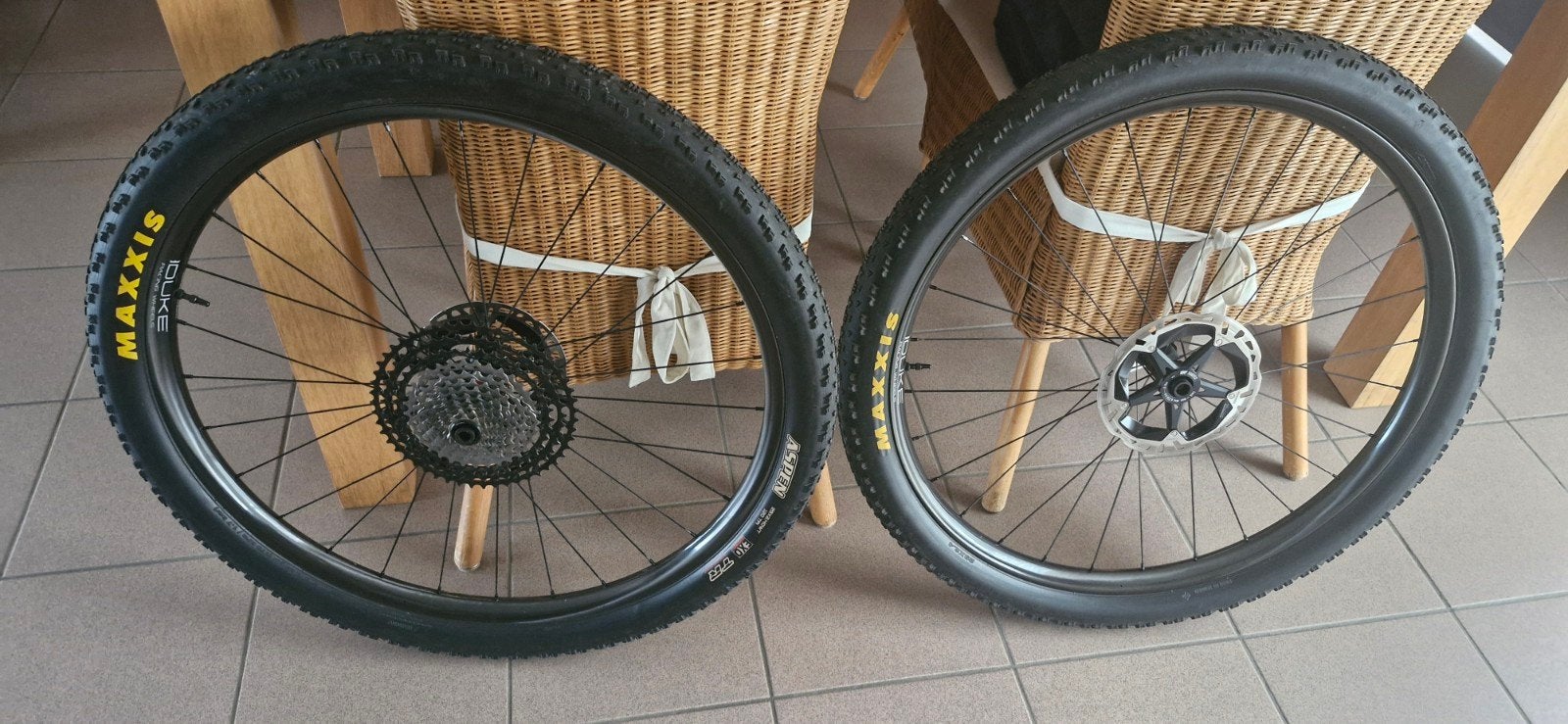 CARBON wielen DUKE lucky jack met DT250 BOOST naven, Ophalen, Zo goed als nieuw, DUKE, Mountainbike