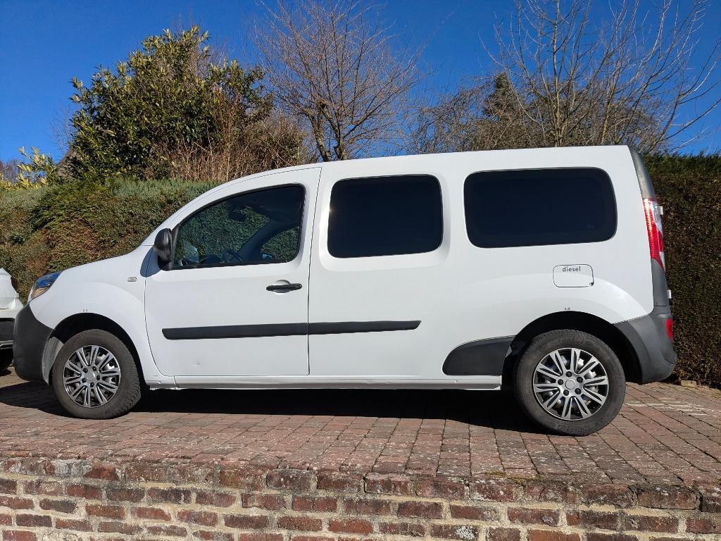Renault Kangoo maxi express 40.000 km ! 10.900 EUR !, Auto's, Euro 5, Wit, Bedrijf, 2 zetels