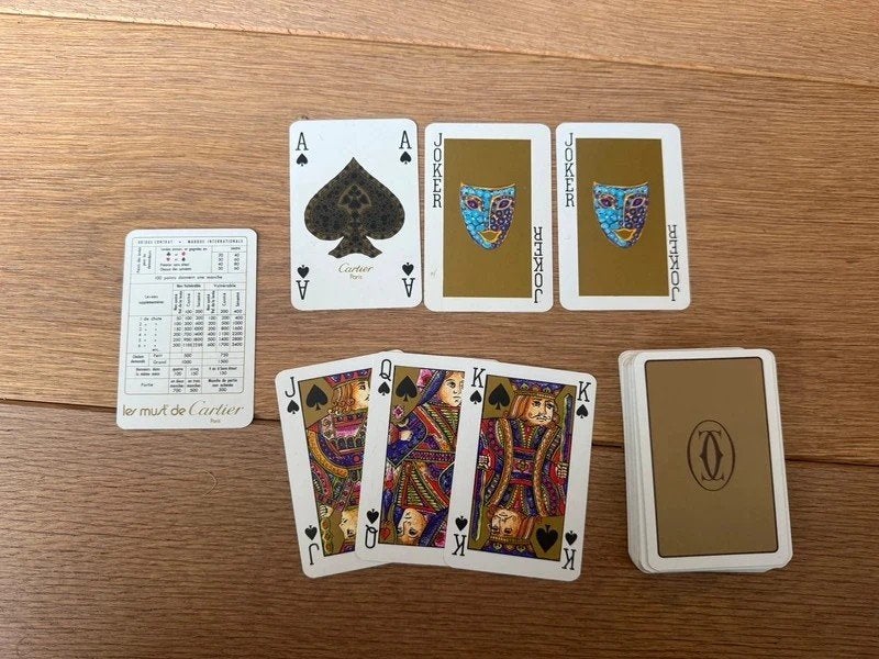 Jeu de cartes vintage Les Must de Cartier Paris doré, Collections, Enlèvement ou Envoi, Comme neuf, Carte(s) à jouer