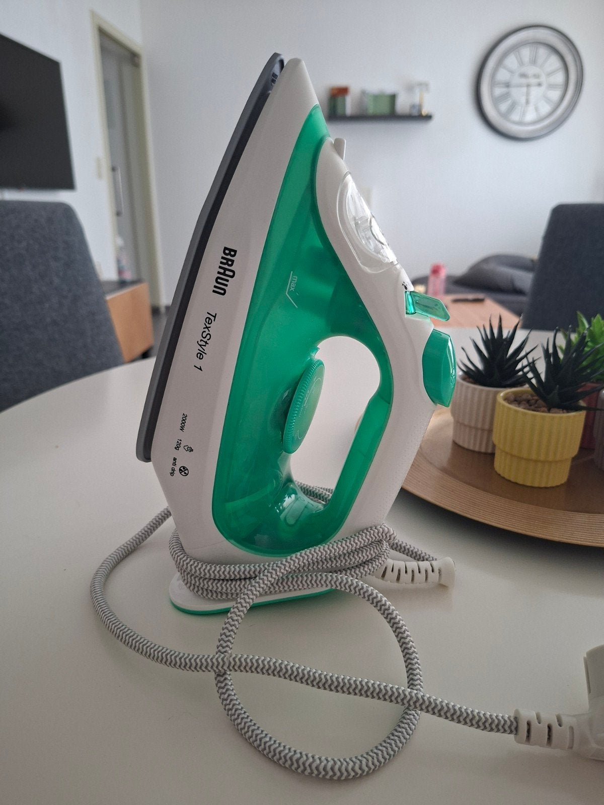 Braun strijkijzer met stoomfunctie, Elektronische apparatuur, Ophalen, Zo goed als nieuw, Strijkijzer met snoer