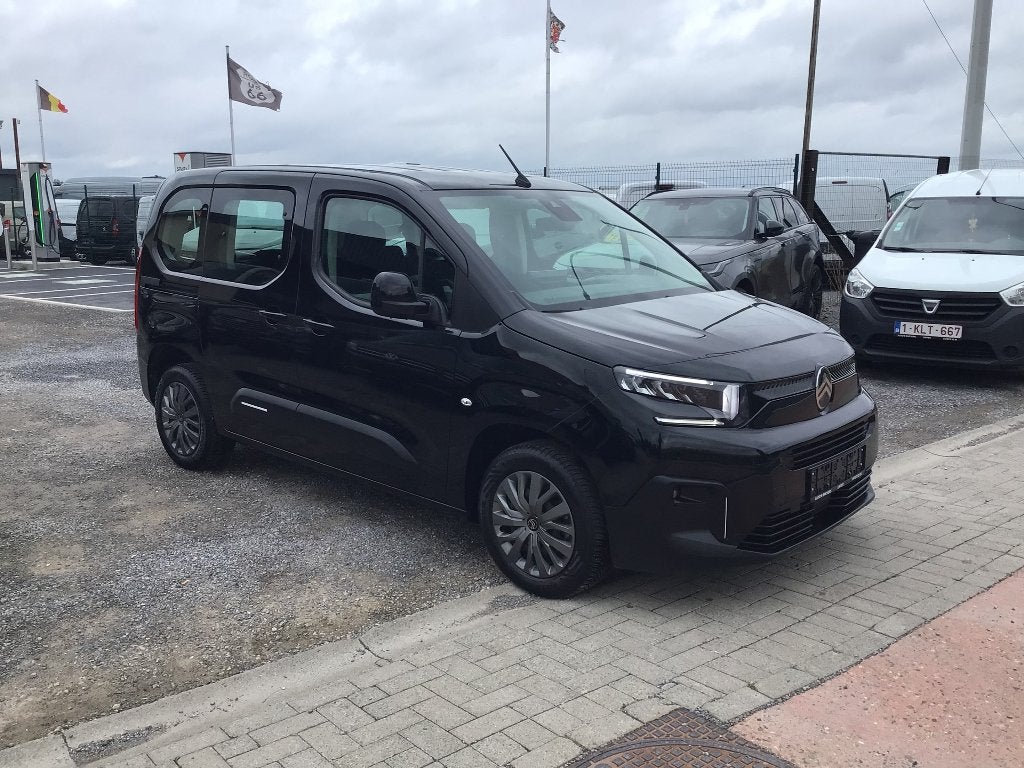 citroen berlingo 12i benzine 2025 44000km full/option, Autos, Entreprise, Citroën, Boîte manuelle, Noir