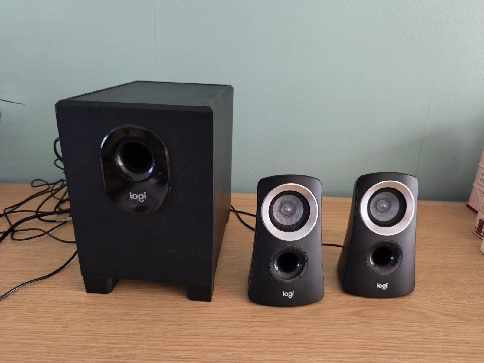 Logitech z313 2.1 audiosysteem MOET WEG, Computers en Software, Pc speakers, Ophalen of Verzenden