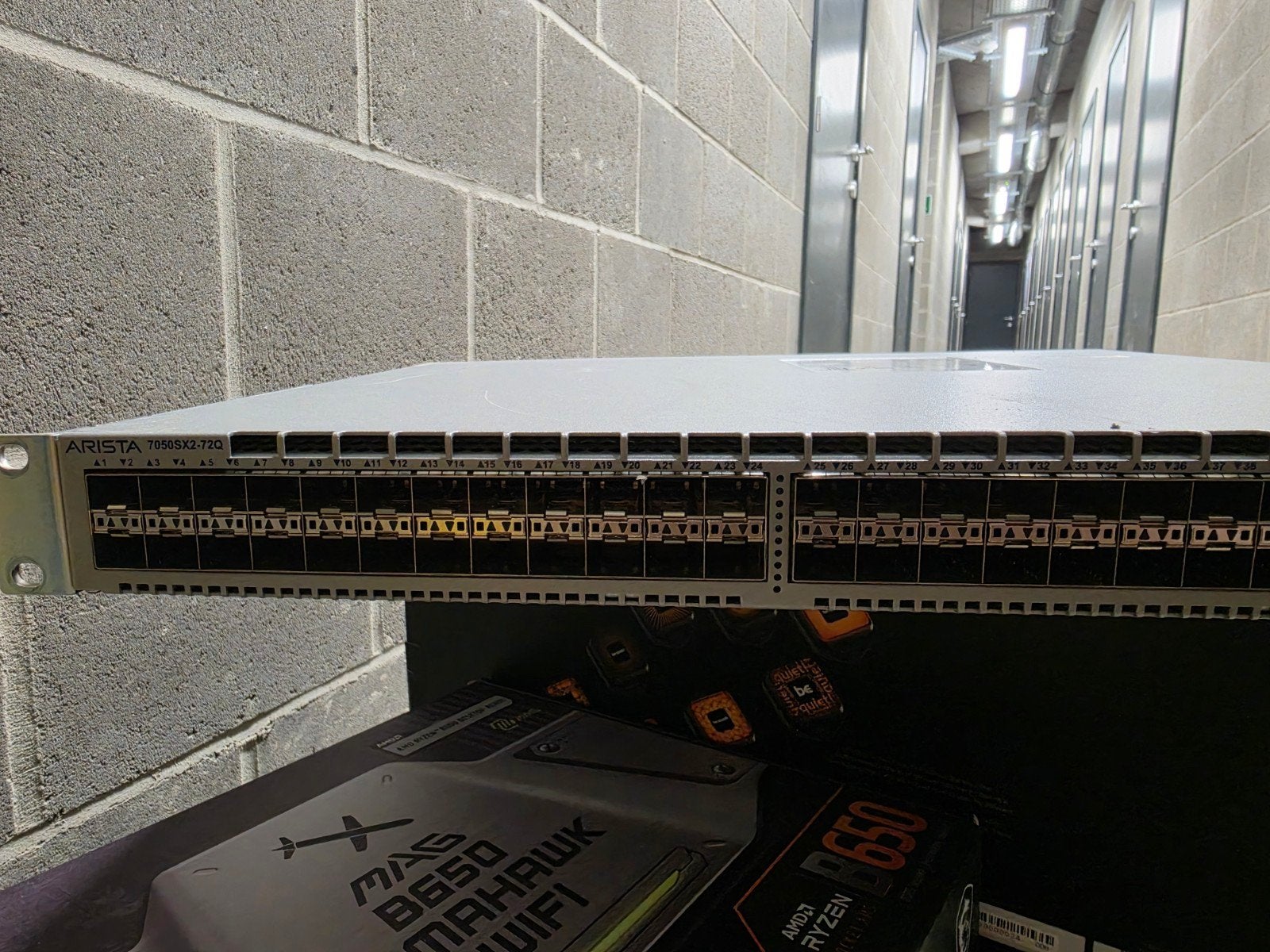 Arista DCS-7050SX2-72Q, Computers en Software, Netwerk switches, Ophalen