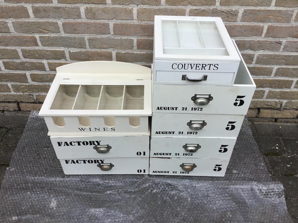 Set 6 witte dozen, 1 besteklade en 1 wijnkist, Huis en Inrichting, Ophalen, Gebruikt