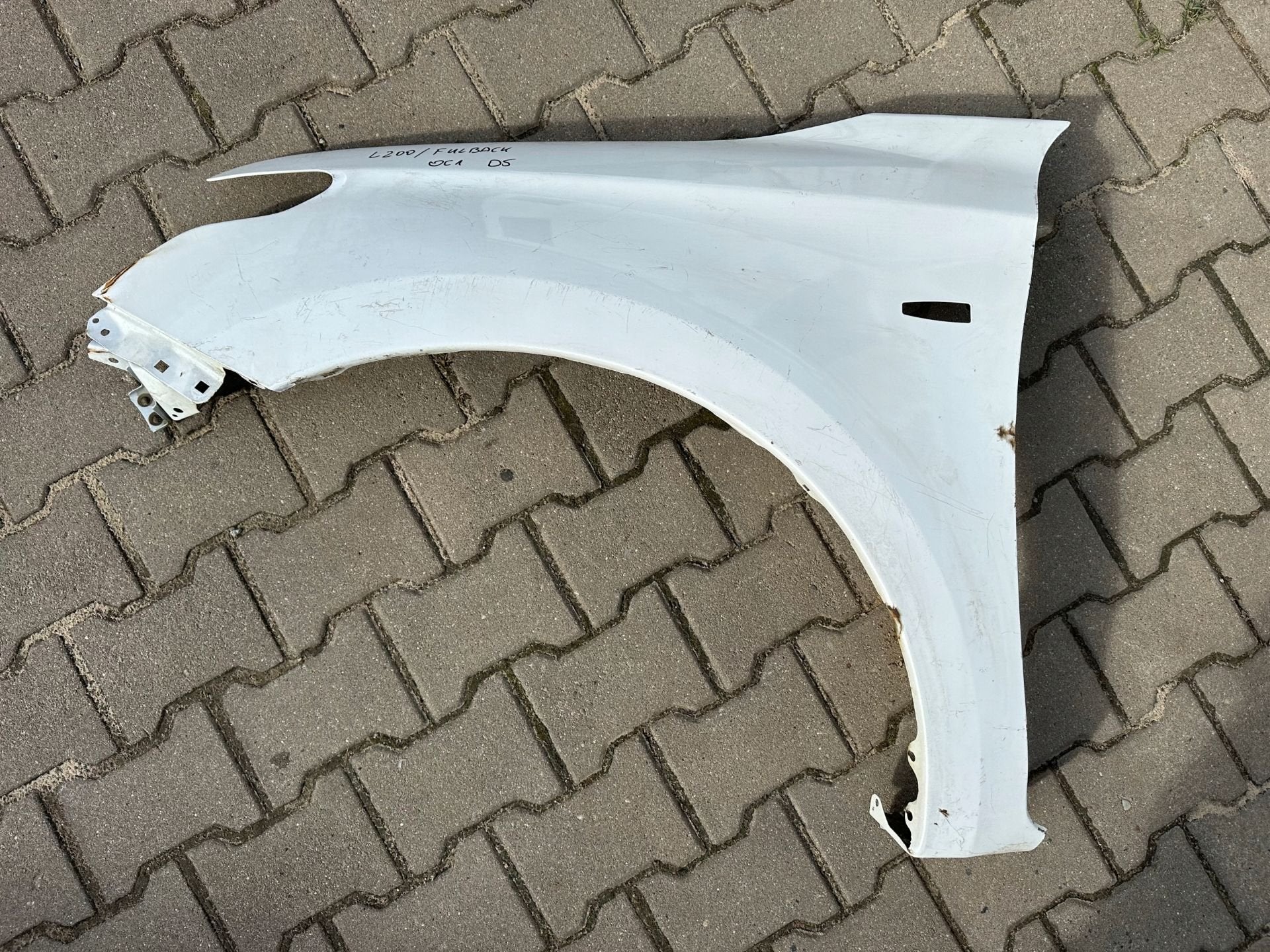 Mitsubishi L200 Zijscherm Links L200, Autos : Pièces & Accessoires, Info@mitsubishi-motors.com, Mitsubishi Motors Corporation