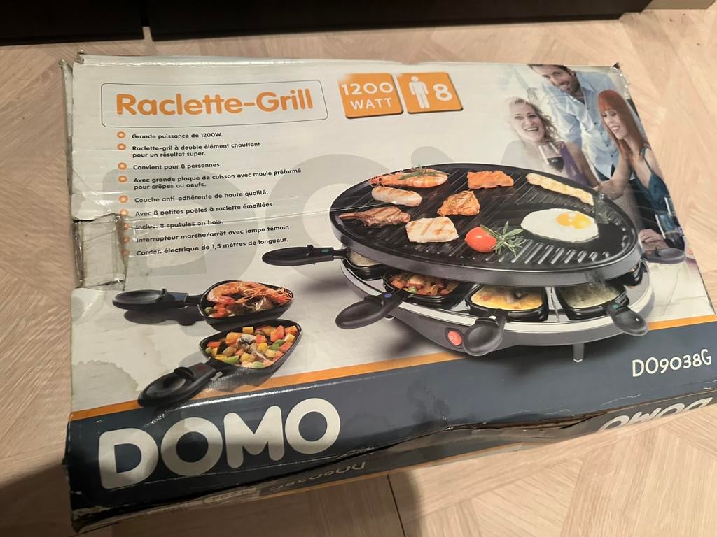 Te koop: Raclette-grill DOMO 1200W, voor 8 personen. 25€, Enlèvement, Comme neuf
