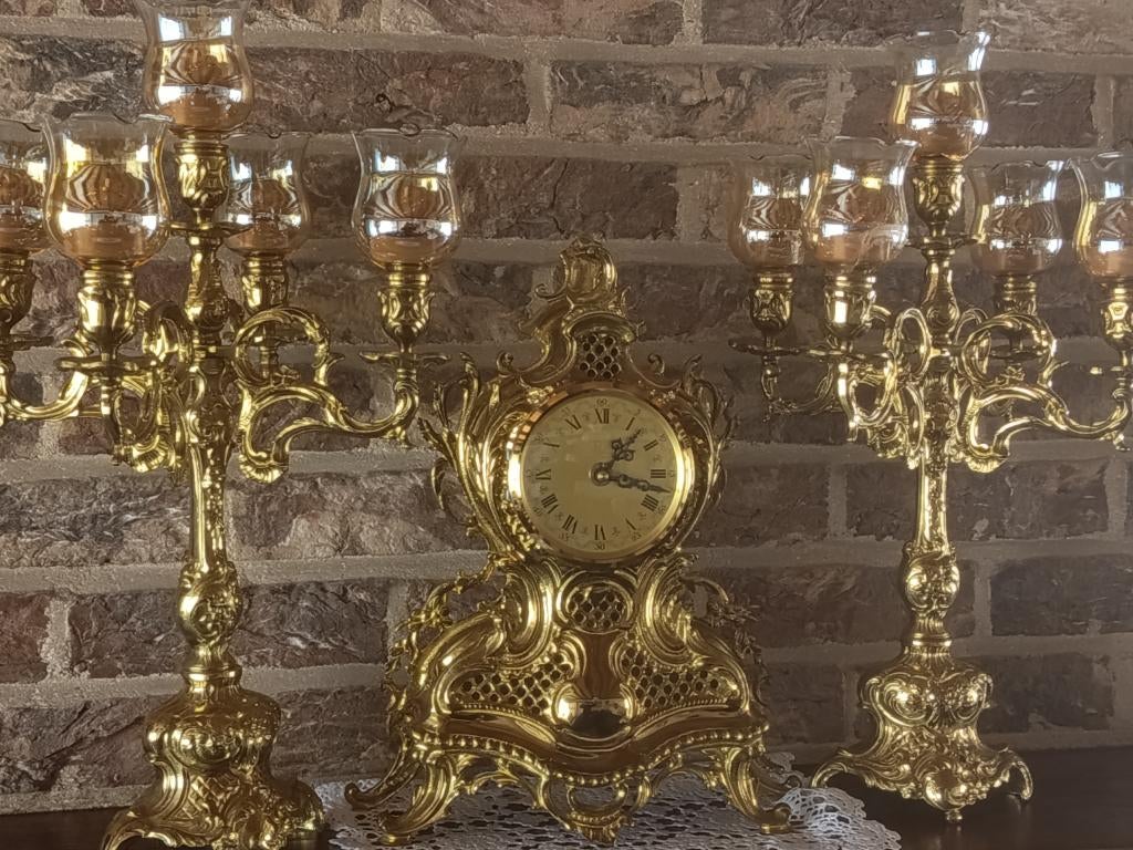 Ensemble montre plus lambadaire cheminée, Enlèvement