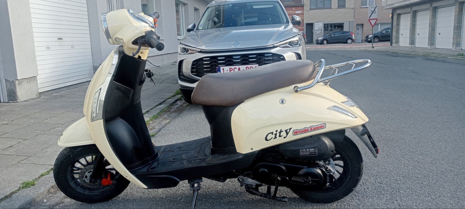 mooie scooter .50 cc met papieren., Fietsen en Brommers, Ophalen, Gebruikt, Overige modellen, Klasse A (25 km/u)