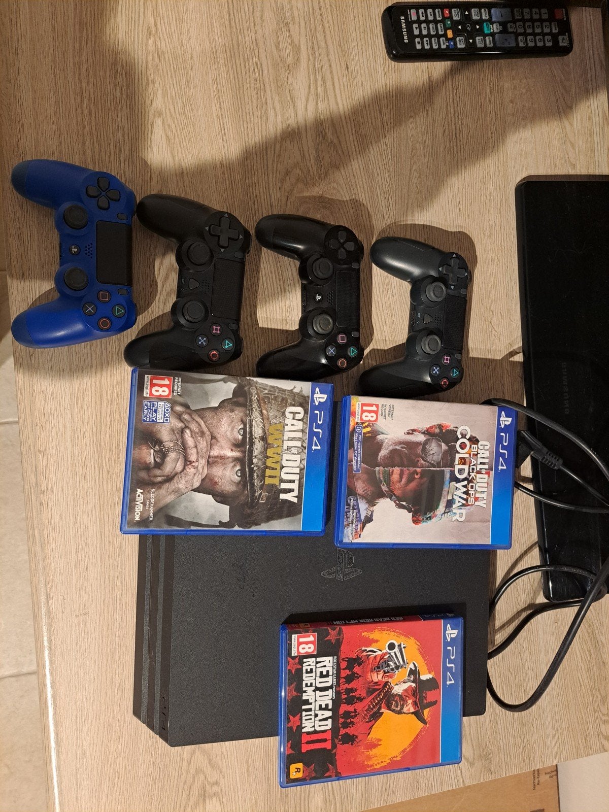 ps4 slim 1t  te koop, Games en Spelcomputers, Ophalen, Met games, Met 2 controllers, Zo goed als nieuw