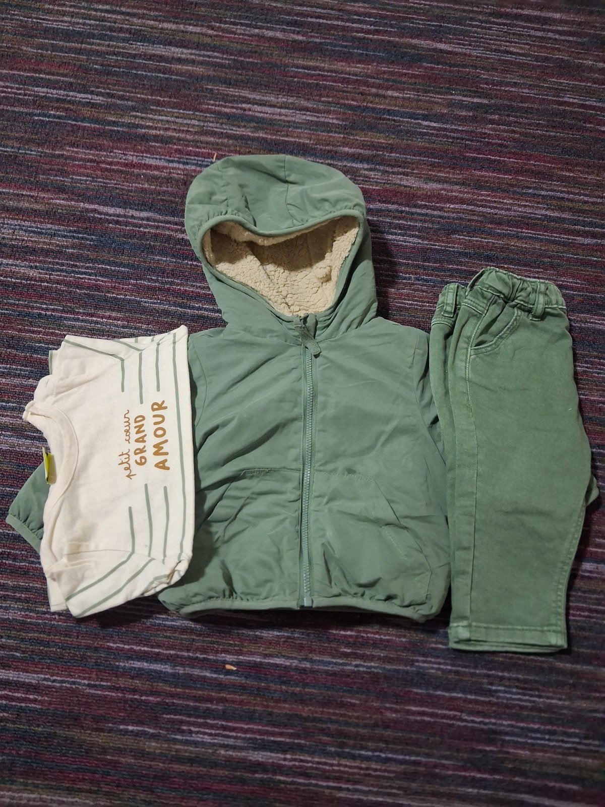Baby set 0-6 maanden - groene winter jas + broek - 3,99€, Kinderen en Baby's, Babykleding | Maat 86, Ophalen, Zo goed als nieuw