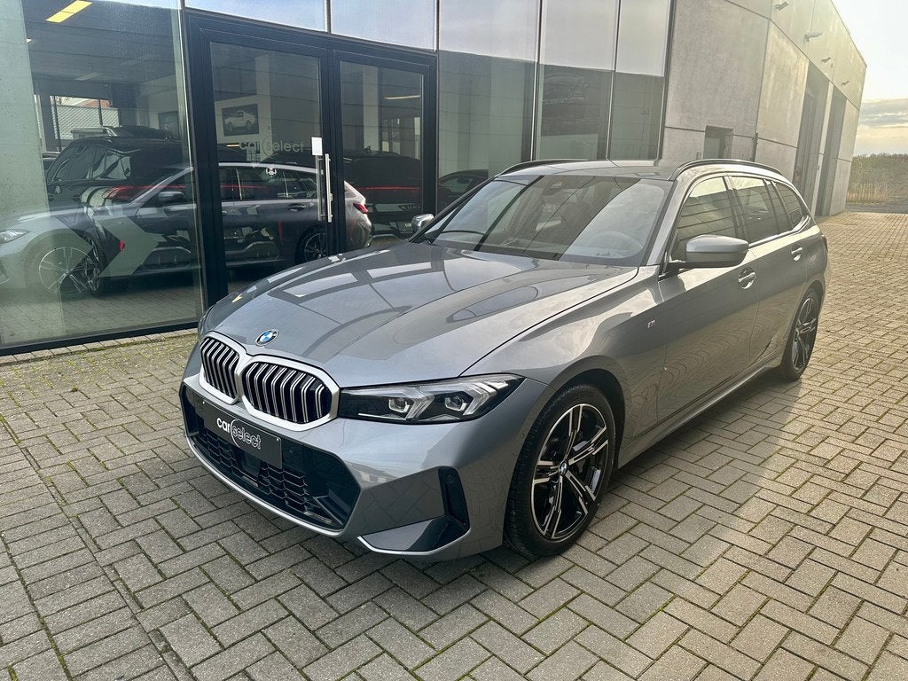 BMW 3 Serie 330 iA X-drive Touring M-edition Skyscraper Grau, Autos, Argent ou Gris, Entreprise, Alcantara, Noir