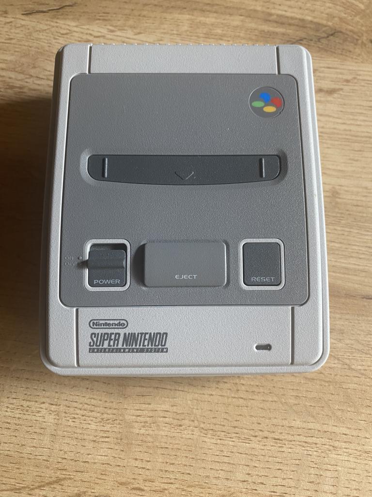 Supernintendo in GOEDE STAAT, Enlèvement, Utilisé, Avec 2 manettes