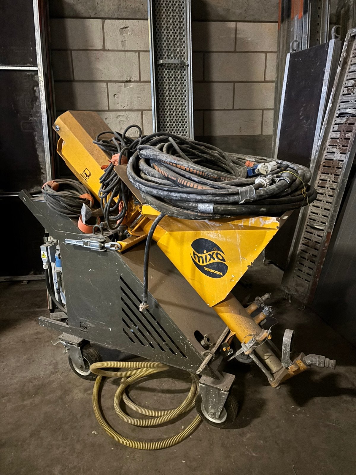 Te koop A vendre Spuitmachine machine à  projecter, Enlèvement, Utilisé