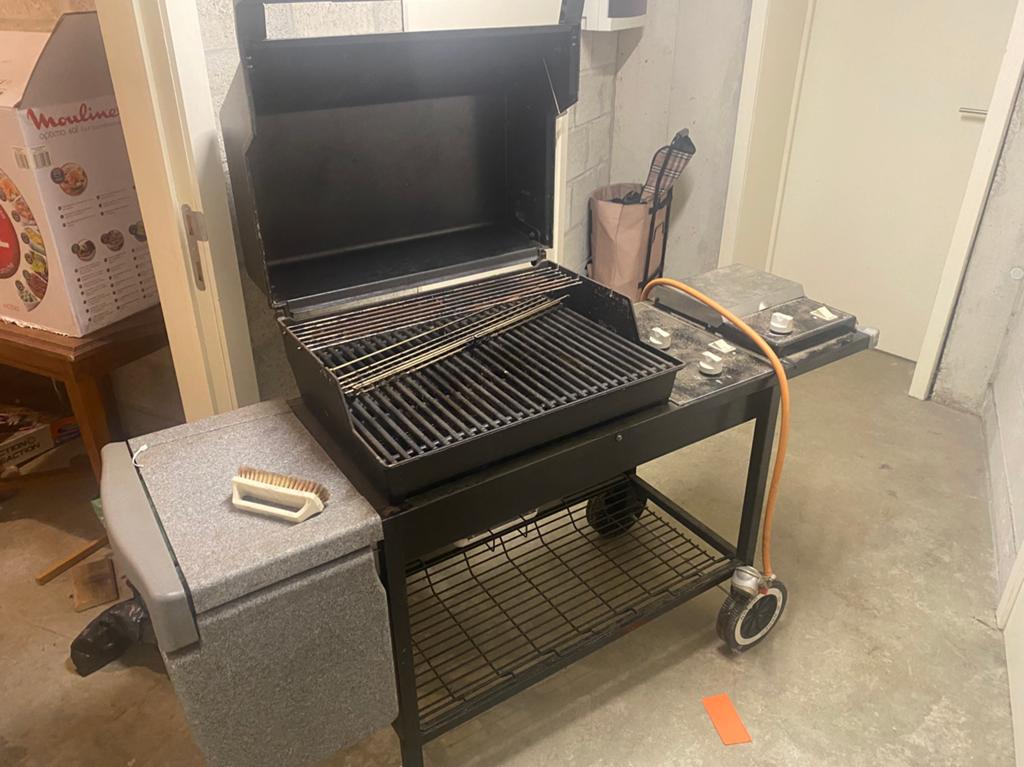 Weber propane gas grill with side burner, Ophalen, Gebruikt, Met accessoires
