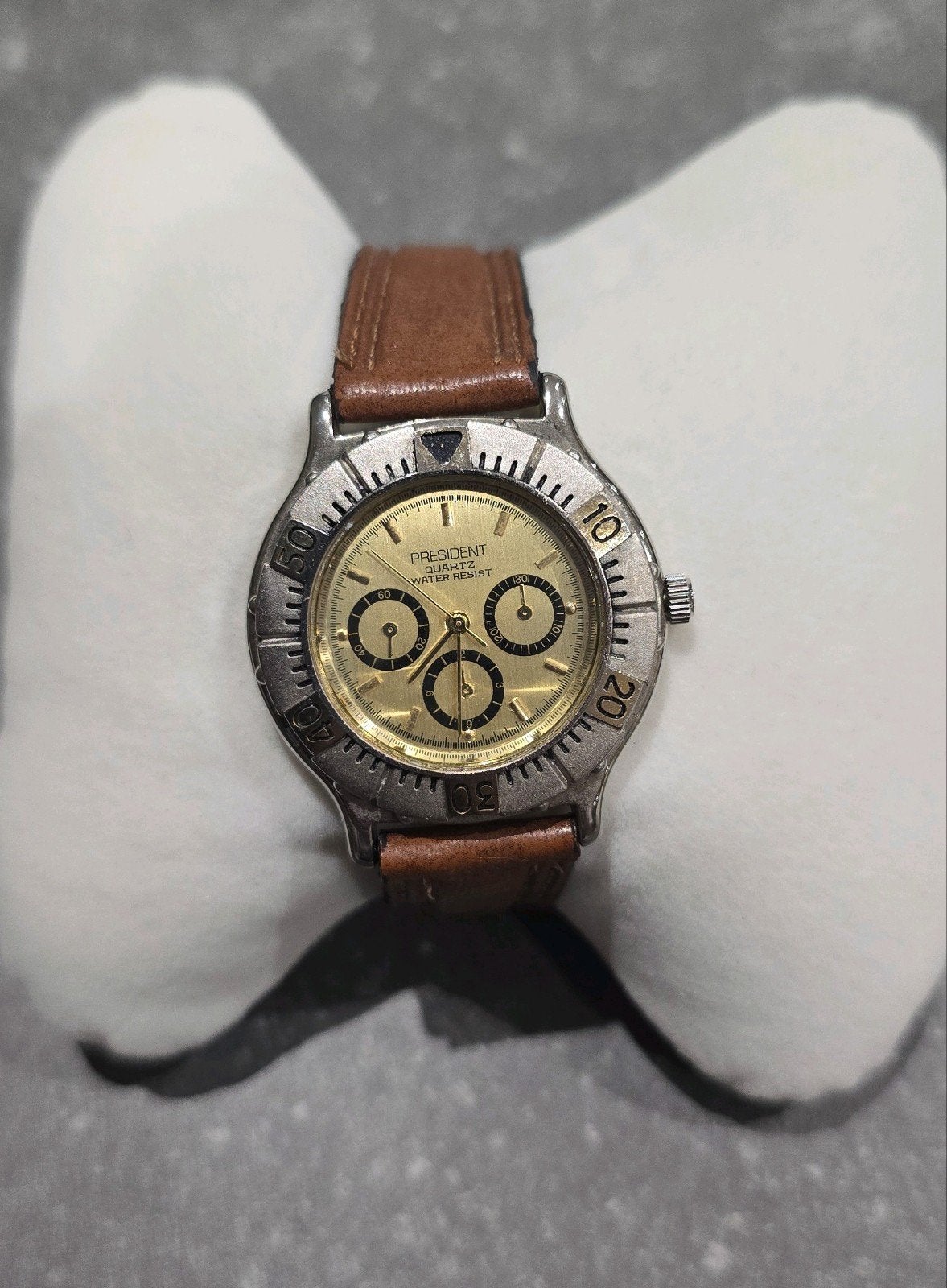 Montre vintage PRESIDENT Quartz – Cadran Doré – Fonctionne !, Enlèvement, Argent