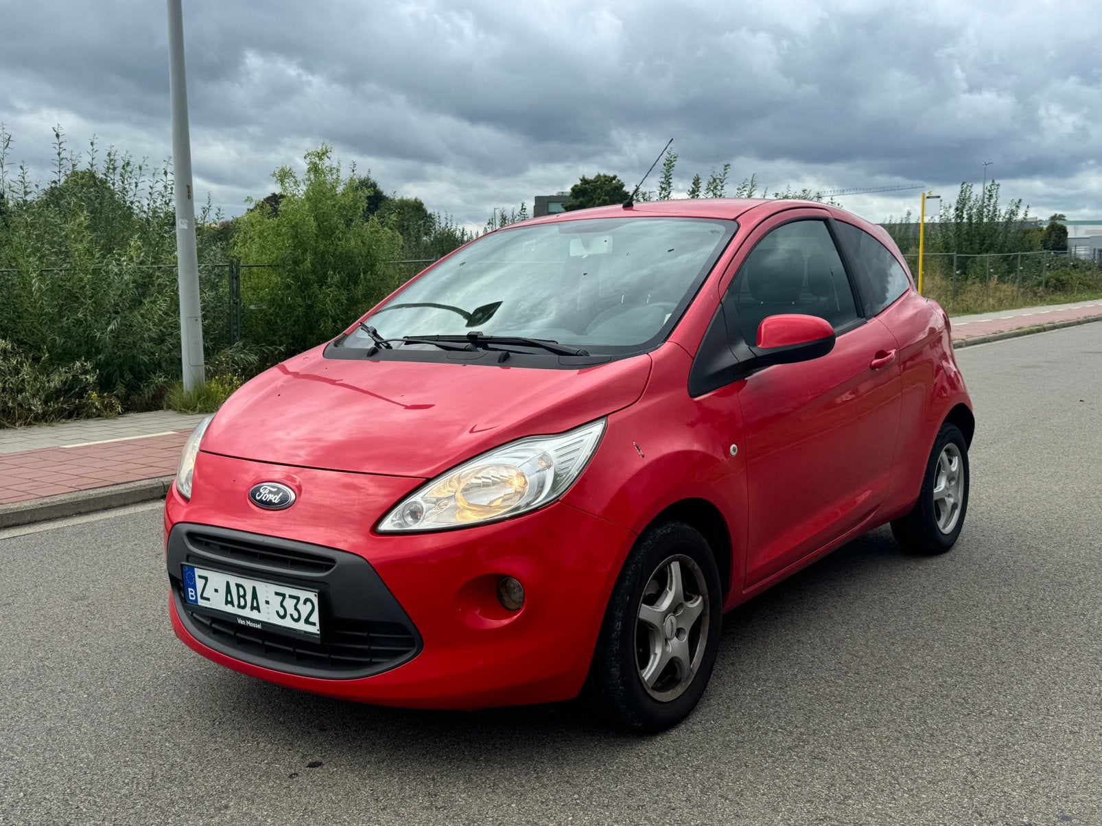 Ford ka 1.3 benzine, airco, 101.000 km, 11.2014., Auto's, Ford, Voorwielaandrijving, Euro 5, Stof, Zwart