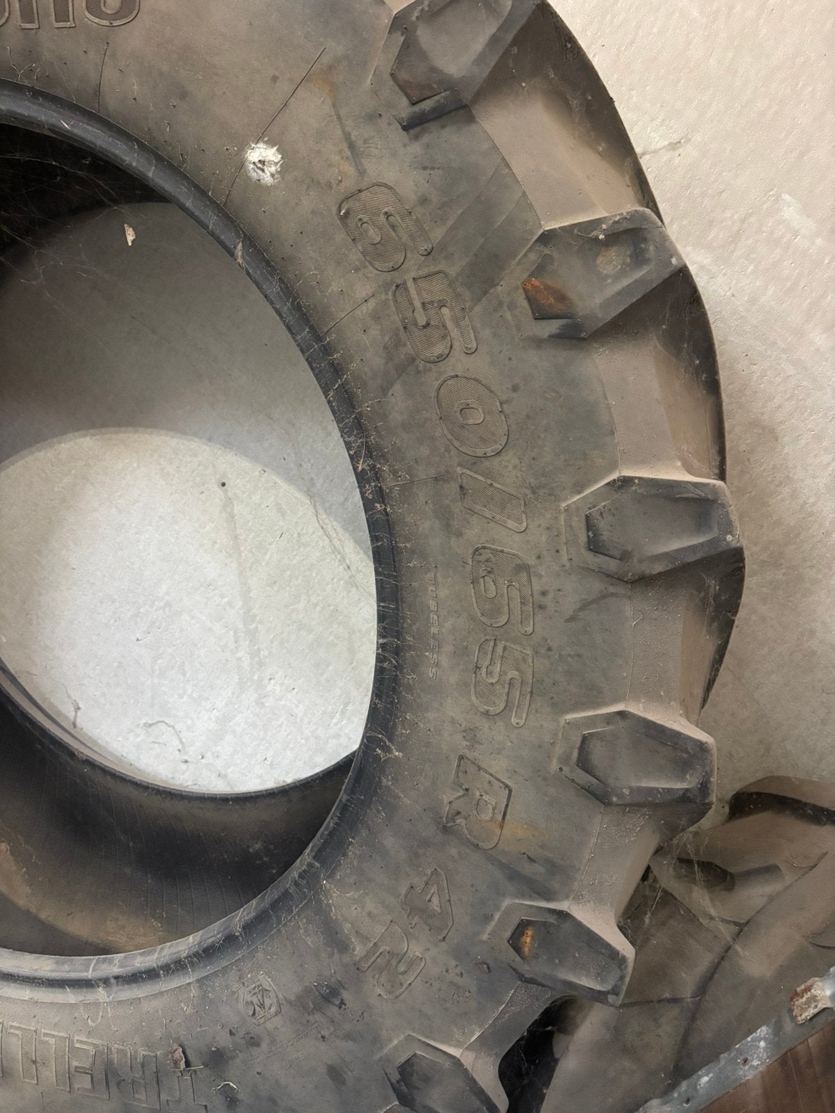 Banden trelleborg 650/65R42, Ophalen
