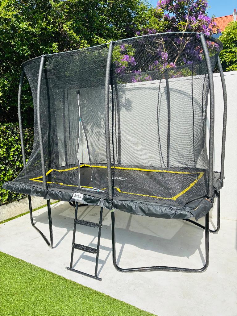 Trampoline Salta 305 x 215 rechthoekig met veiligheidsnet, Ophalen, Zo goed als nieuw