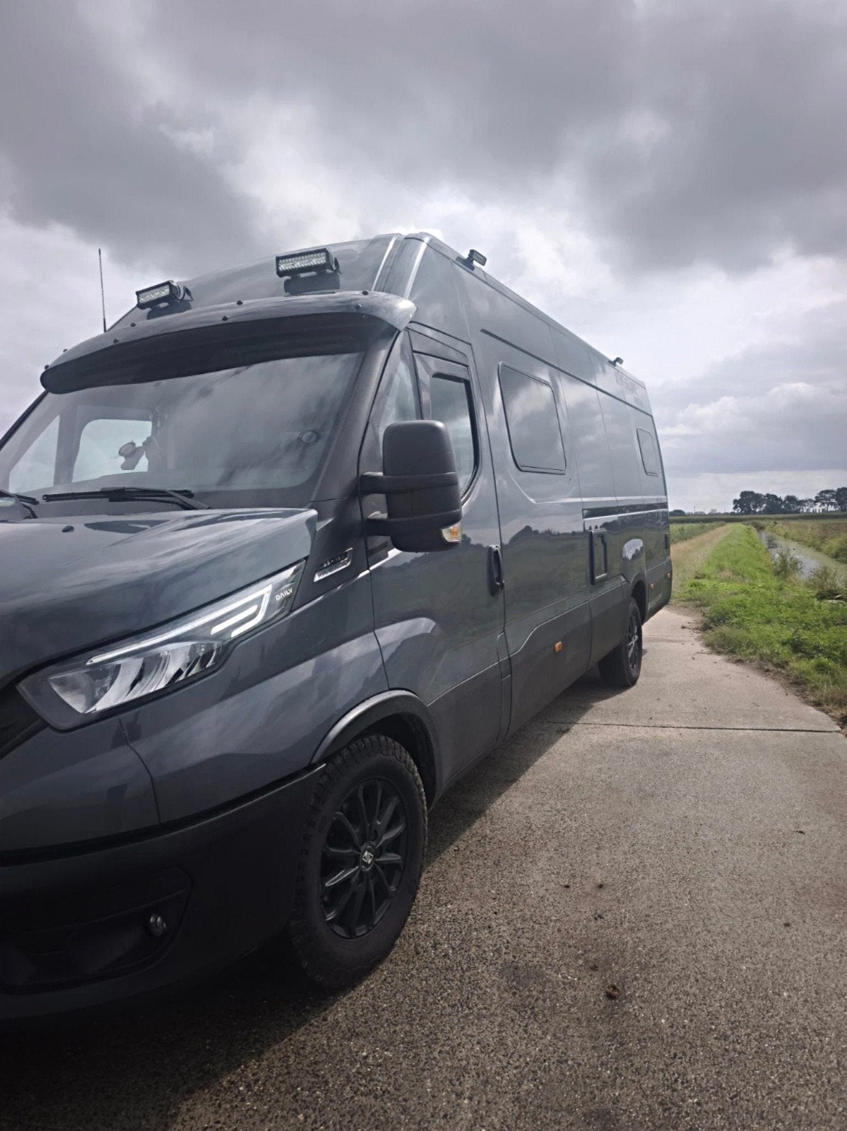 unieke iveco Daily 35s160 adventure idition 2021, Caravans en Kamperen, Mobilhomes, Automaat, Buscamper of Camperbus, Vloeistofverwarming