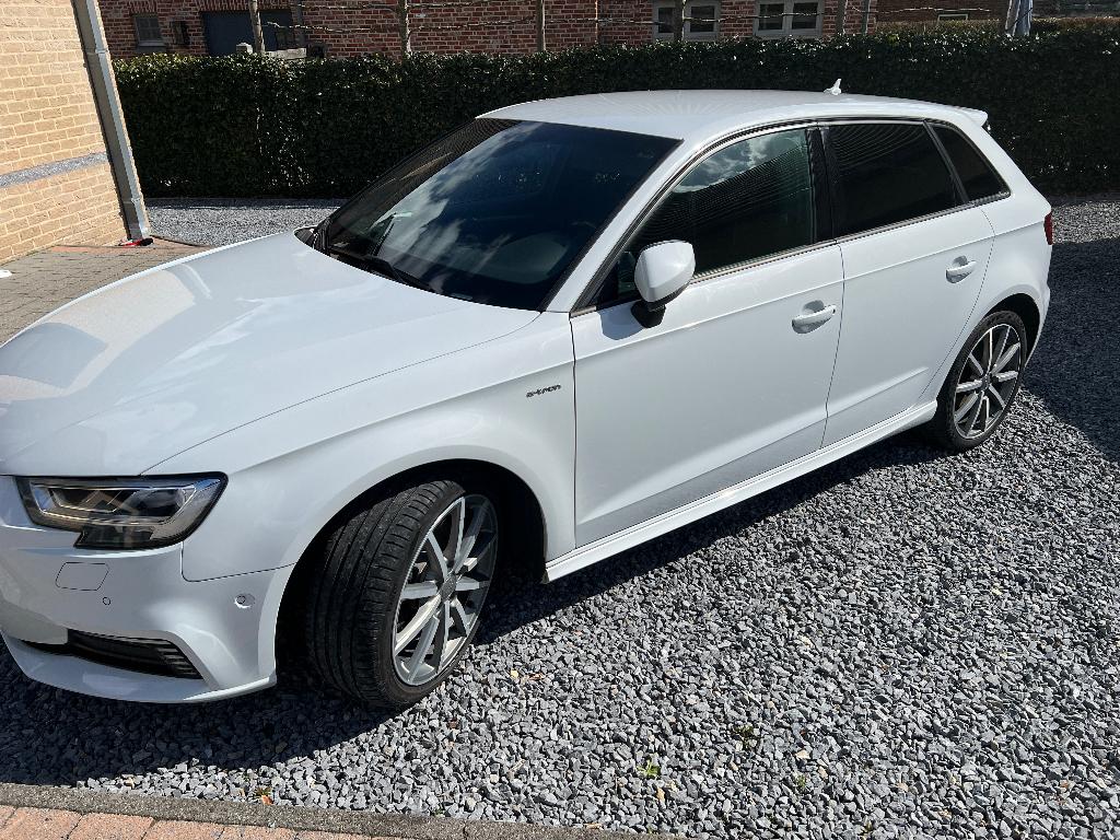 Audi A3 Sportback s-line Etron, Autos, Achat, Entreprise, Carnet d'entretien, Alcantara