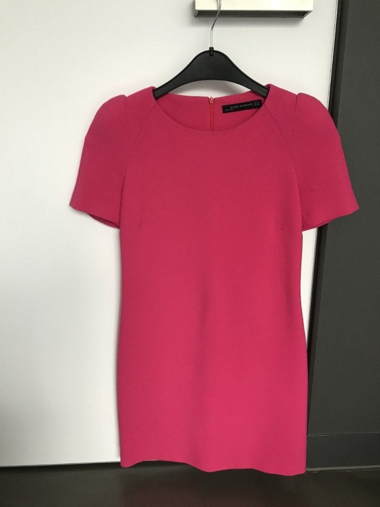 Fushia kleed met schoudervulling maat xs, Zara, Ophalen of Verzenden, Zo goed als nieuw, Roze