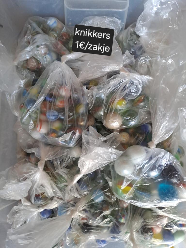 Knikkers 1€/zakje, Ophalen