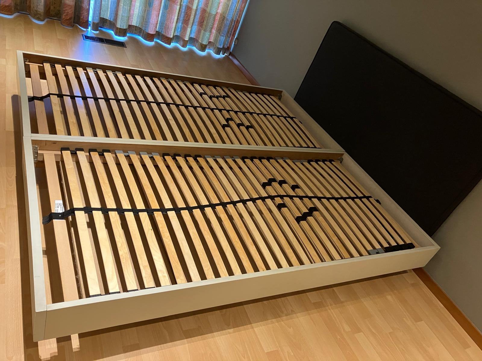 Tweepersoonsbed compleet: 2x lattenbodem-2x matras-hoofdbord, Ophalen, Zo goed als nieuw, Bedbodem