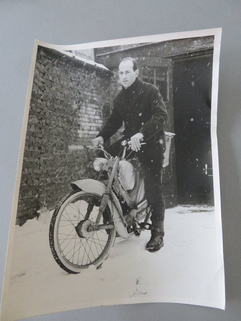 1950,s persfoto Frank Eglantierlaan Antw. NSU Quickly ?, Foto, Ophalen of Verzenden, Zo goed als nieuw, 1940 tot 1960