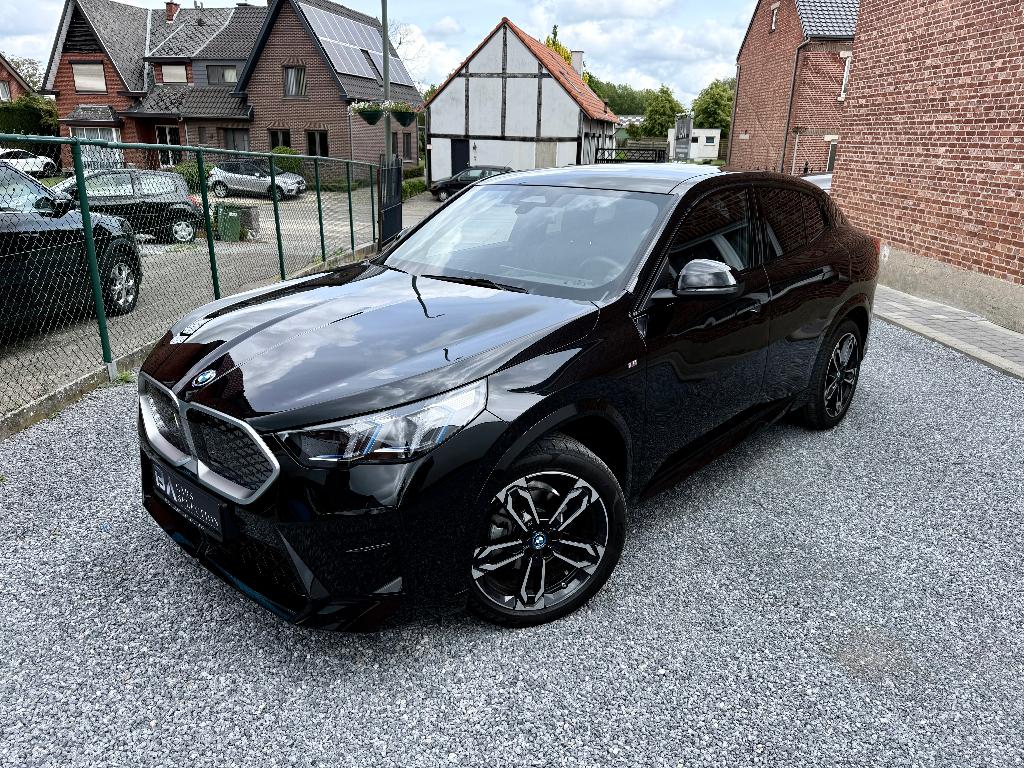 BMW iX2 66.5 kWh eDrive20 M Editie | Massage! | H & K | Pano, Auto's, https://public.car-pass.be/vhr/27a081f0-36c5-4ca8-ade9-530474c92b96