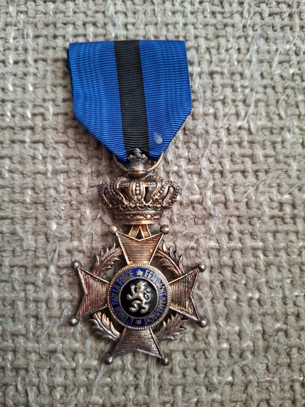 medaille leger, Enlèvement