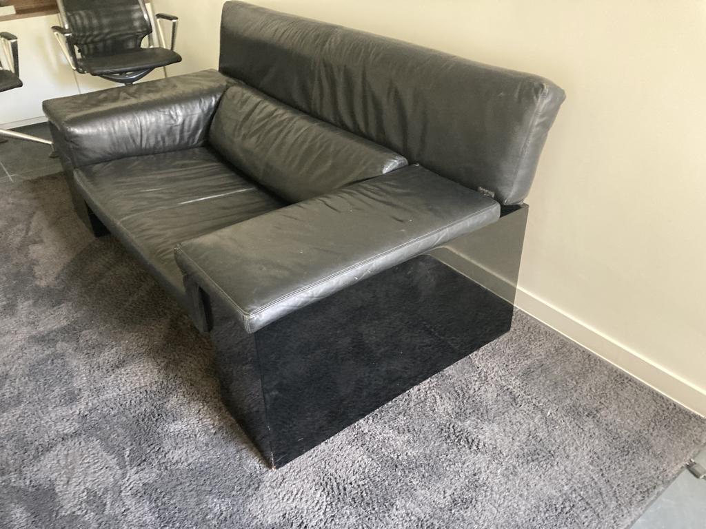 Knoll Brigadier 2 zit in zwart leer, Ophalen, Leer