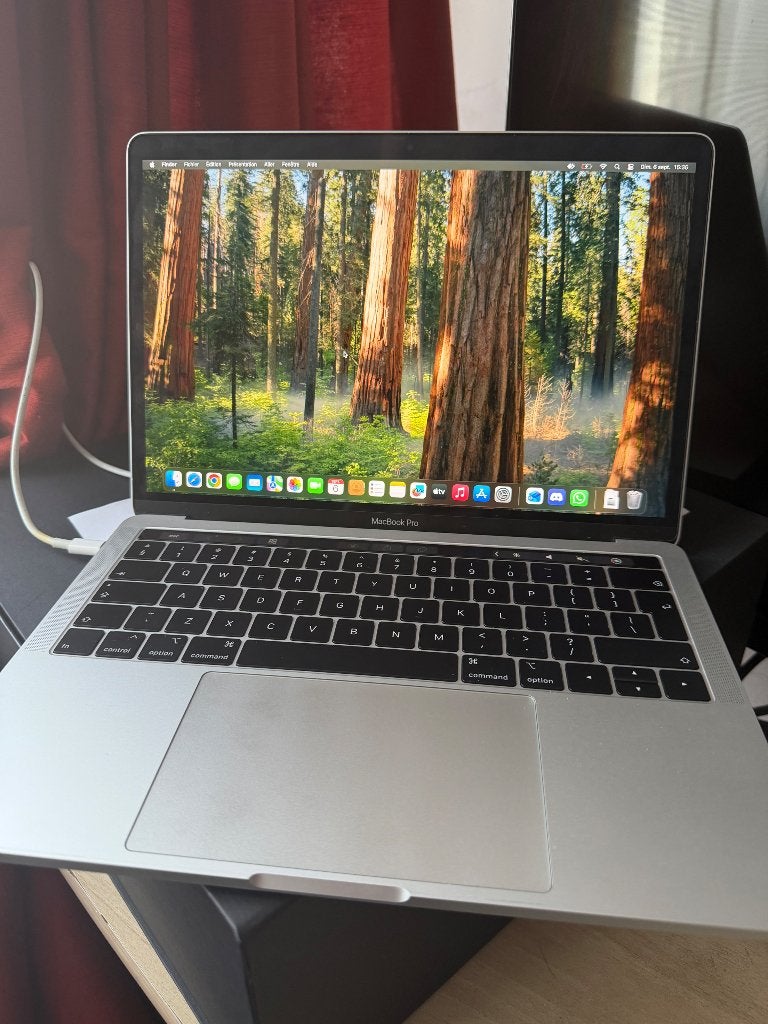 MacBook Pro 2018, 256 GB, Qwerty, Reconditionné, 8 GB