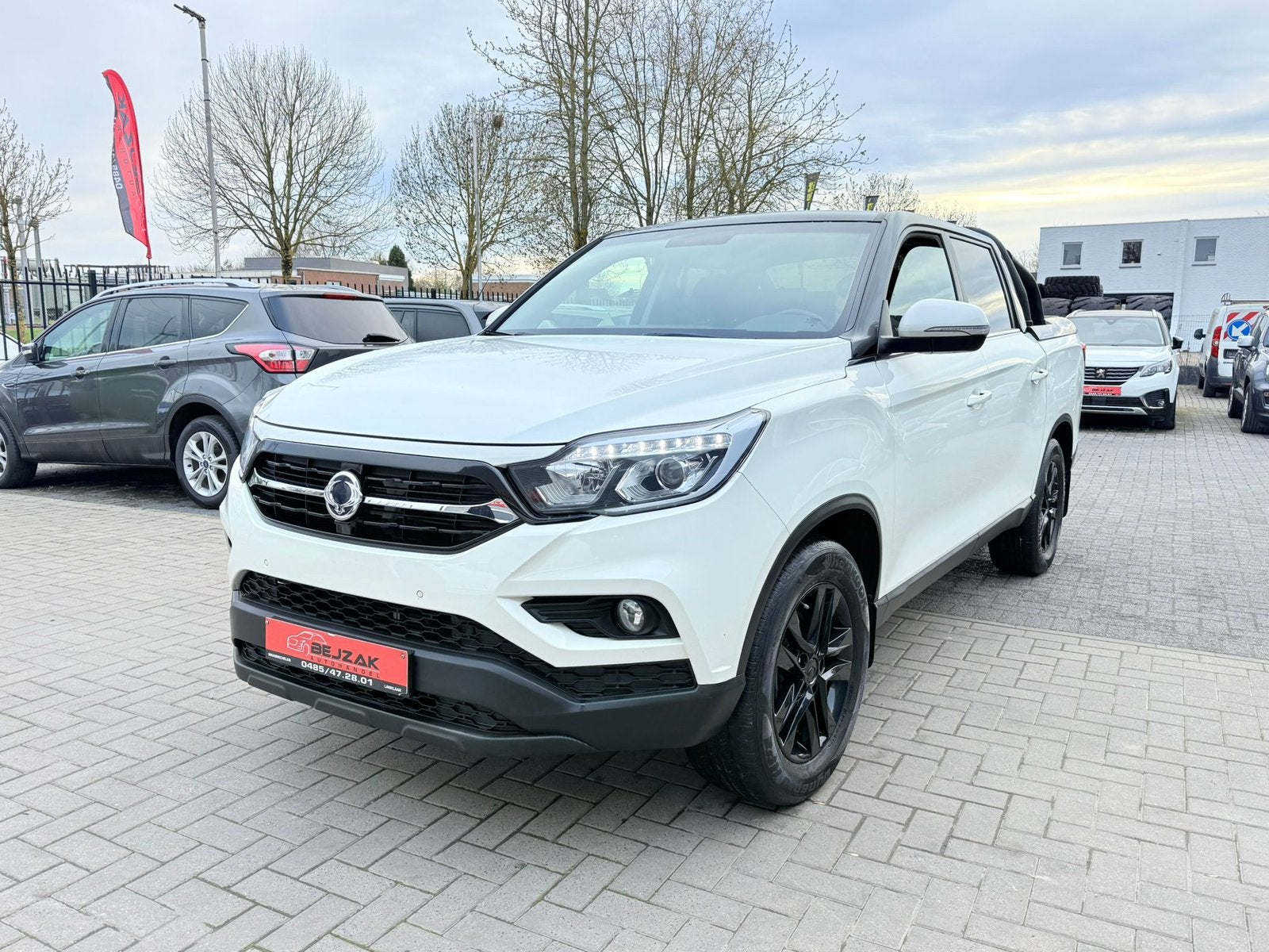 Ssangyong Musso Quarts 4WD 2.2d Autm 1j garantie 181PK, Automaat, https://public.car-pass.be/vhr/6c70d6d9-be27-4552-b81c-d8713dd8909c