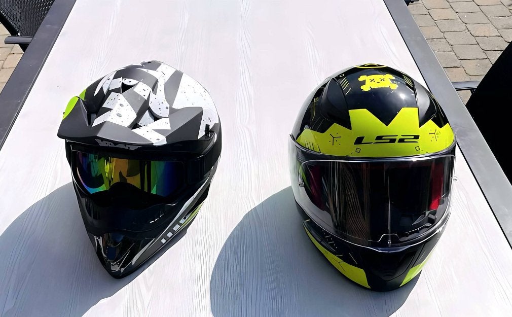 Een Ls2 motor helm en een crosshelm, Ophalen of Verzenden, Zo goed als nieuw