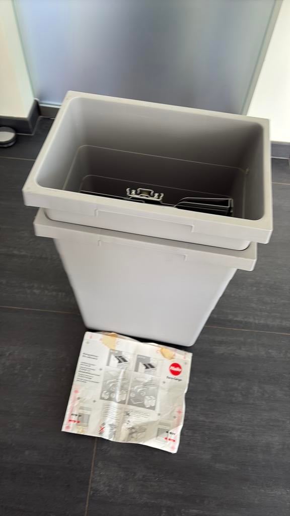 Hailo vuilbakken systeem, Ophalen, Zo goed als nieuw