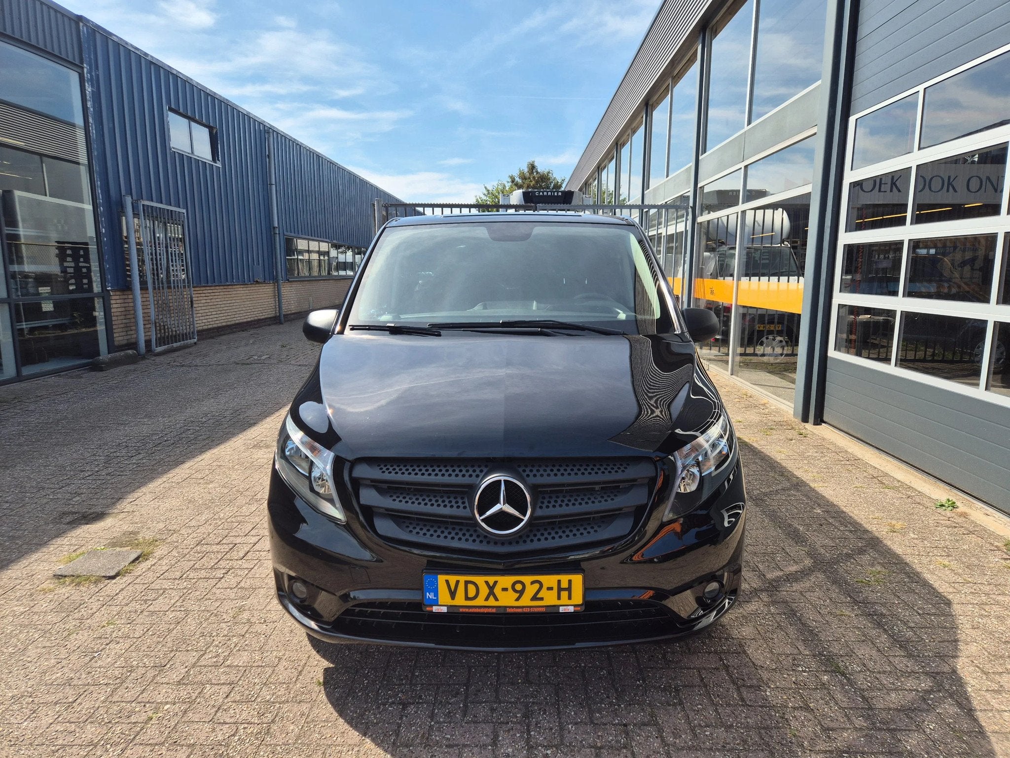 Mercedes-Benz eVito L2 DC 5 Pers/ Airco/ Camera/ 2X schuifde, Auto's, Gebruikt, Zwart, Mercedes-Benz, 2277 kg