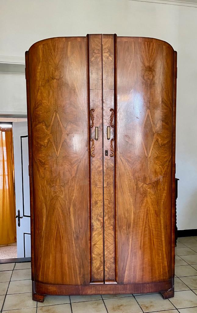 Art deco-kledingkast, Ophalen