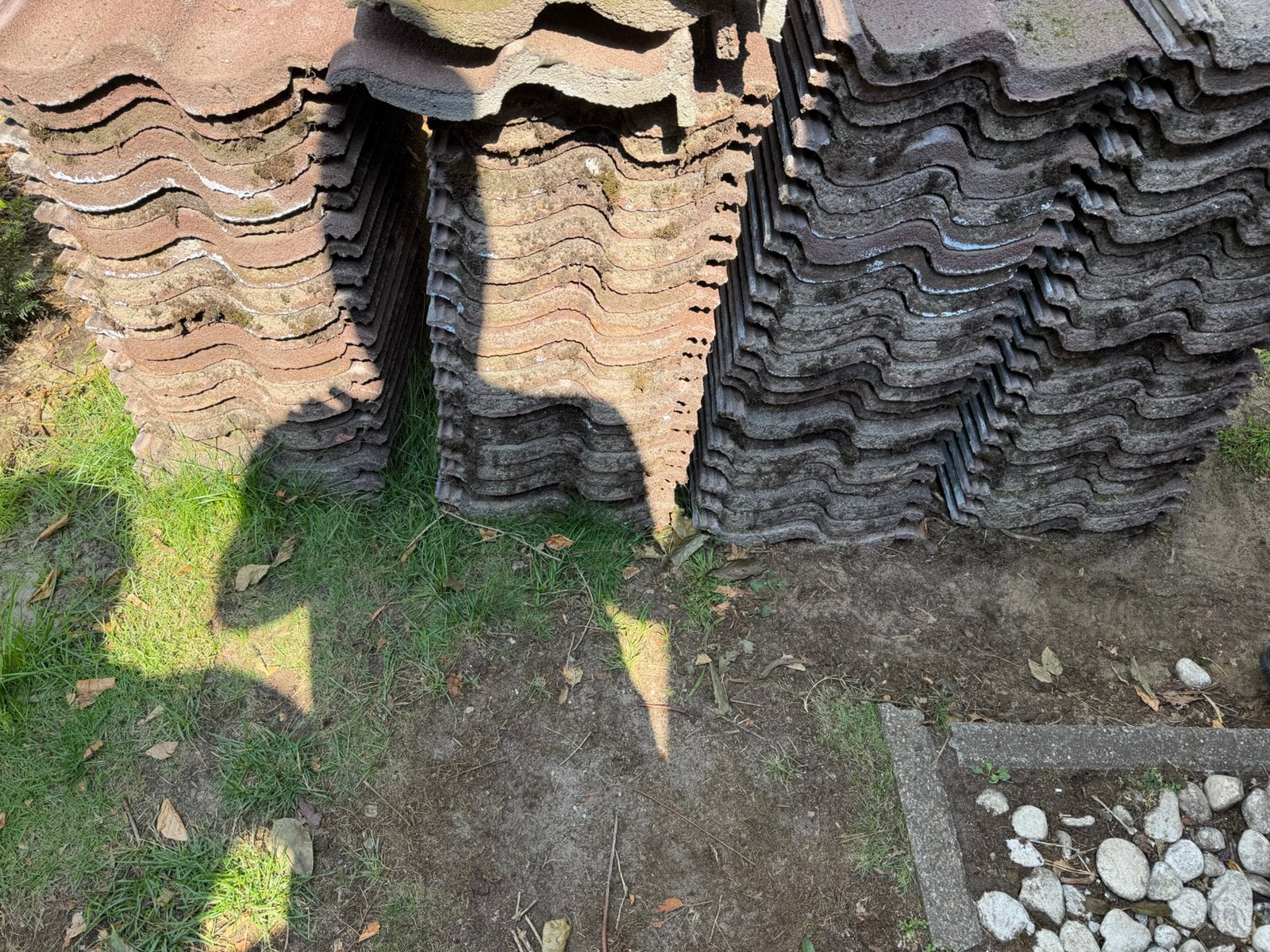 150 betonnen dakpannen – gratis af te halen, Doe-het-zelf en Bouw, Dakpannen en Dakbedekking, Gebruikt, Dakpannen, Steen of Klei