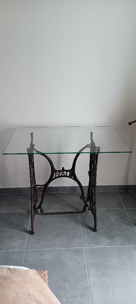 Unieke tafel met glazen blad, Ophalen, Overige materialen, 50 tot 100 cm, 50 tot 75 cm