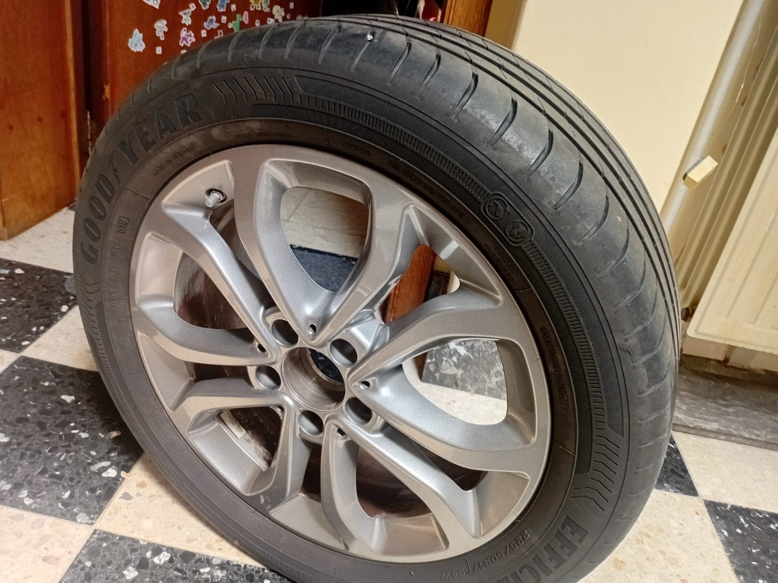 Jantes 18" + pneus, état neuf, 4 pièces disponibles, Autos : Pièces & Accessoires, Pneus & Jantes, Pneus et Jantes, 4 Saisons