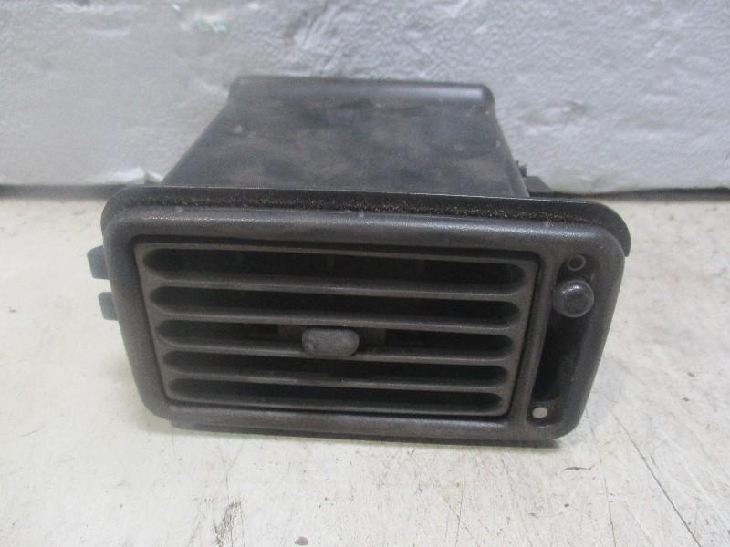 AERATEUR TABLEAU DE BORD DROIT Ford Fiesta 1983-1989, Utilisé, Ford