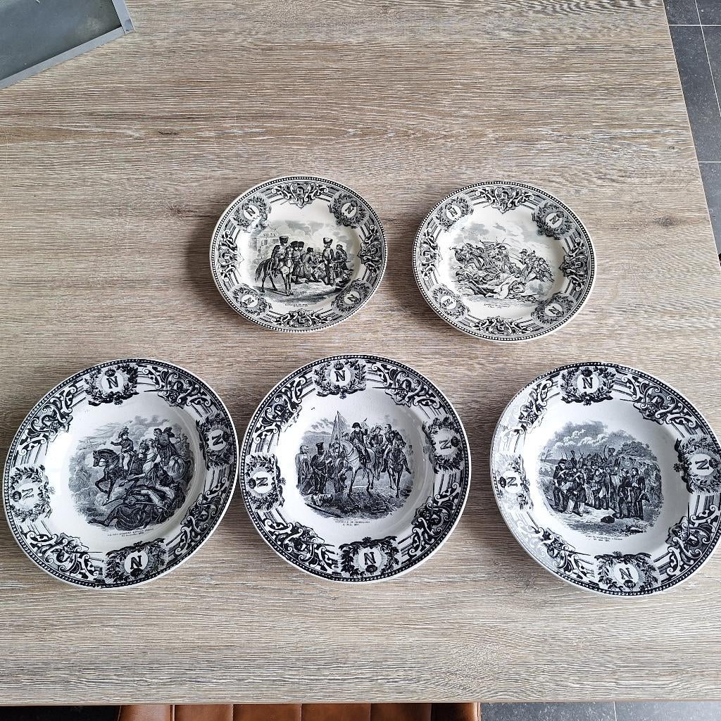 Boch Frères Keramis Histoire de Napoléon. Made in Belgium, Antiquités & Art, Antiquités | Céramique & Poterie, Enlèvement ou Envoi