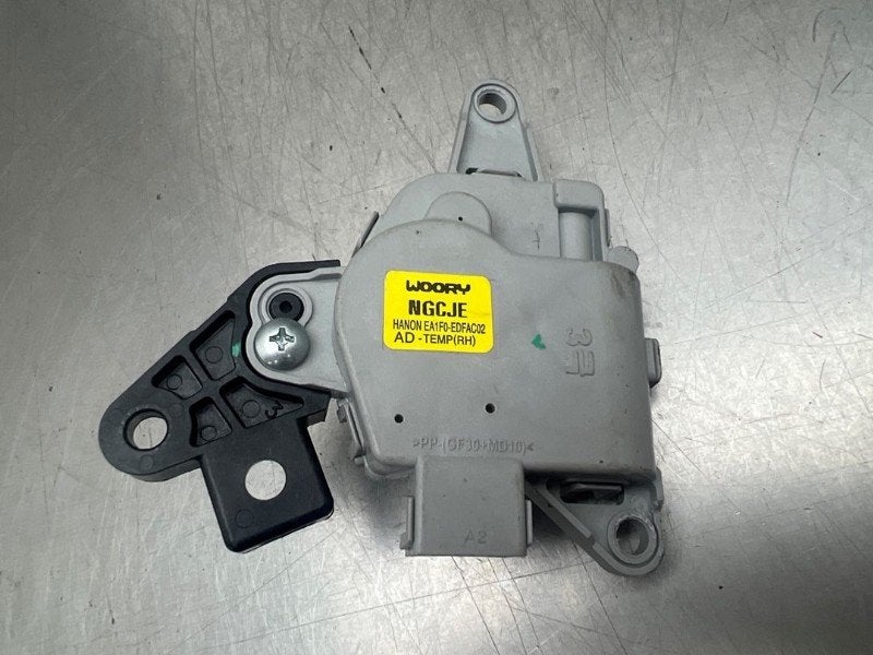ACTIONNEUR MOTEUR VOLET CHAUFFAGE Ceed Sportswagon (CDF), Kia, Dhr. M. Roggen, Stadsweg 37 37
9917 PV  WIRDUM GR., NL, Utilisé
