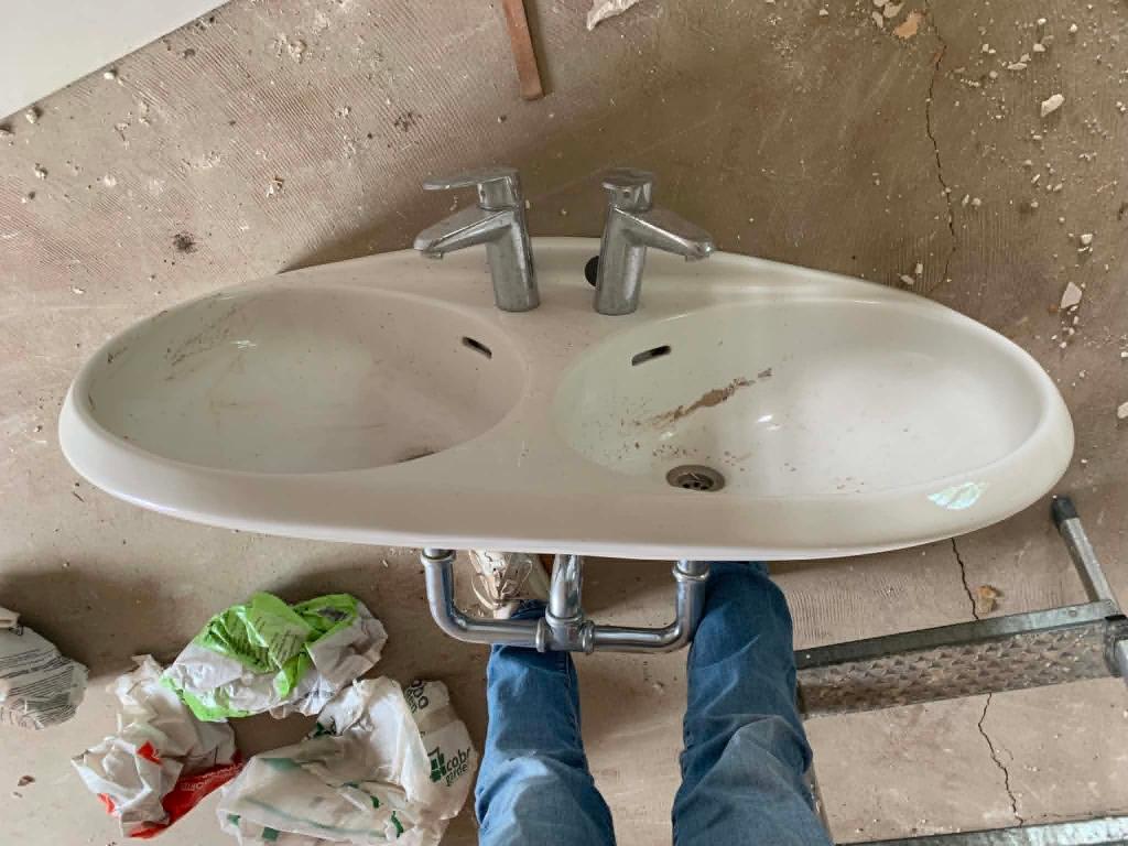 Dubbele lavabo met kranen – badkamer wastafel, Huis en Inrichting, Ophalen, Gebruikt