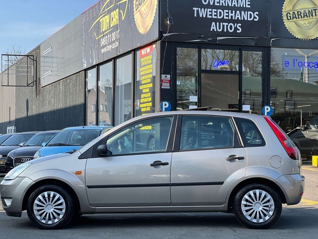 Ford Fiesta 1.6i SE 16v*EURO4*contrôle technique*CAR-PASS*, Voorwielaandrijving, 1596 cc, Stof, Gebruikt