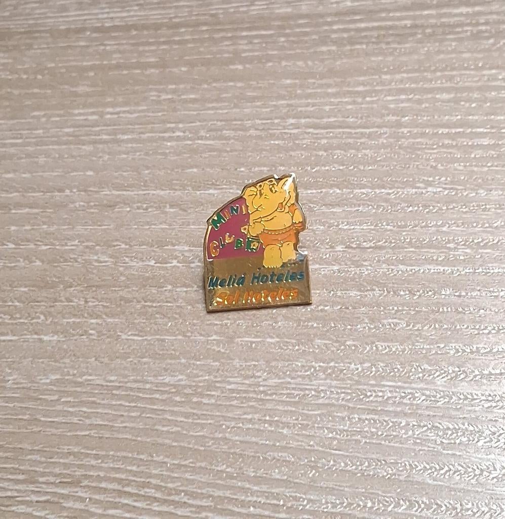 PIN - MINI CLUB - MELIA HOTELES - SOL HOTELES - SPANJE, Verzenden, Gebruikt, Overige onderwerpen, Speldje of Pin