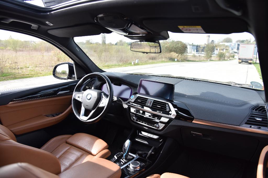 BMW iX3 *Impressive* Full options Pano 360, Cuir, Achat, Entretenue par le concessionnaire, 5 portes