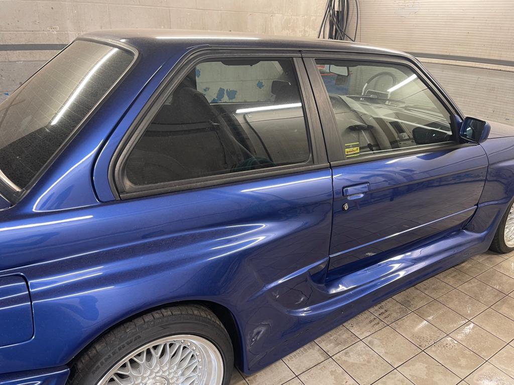 2 vitres avant pour BMW E30 avec fixations, Autos : Pièces & Accessoires, Enlèvement, BMW