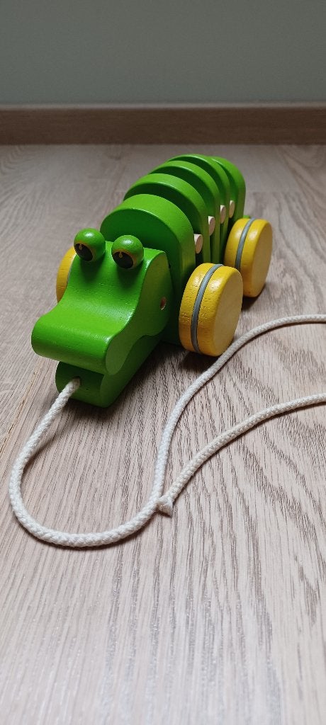 Houten trekfiguur dansende krokodil - Plan Toys, Ophalen of Verzenden, Zo goed als nieuw, Duw- of Trekspeelgoed