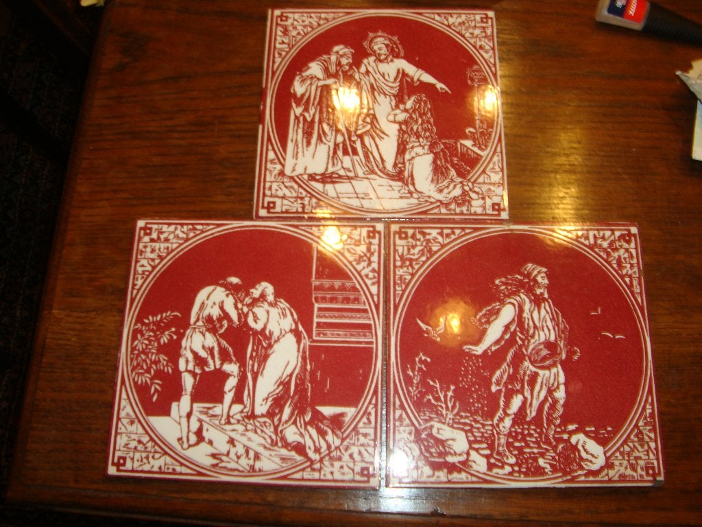 3 carreaux Arts & Crafts Minton ; fin du XIXe siècle., Enlèvement